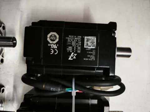 Yaskawa SGD7S-2R8A30A002 + SGM7J-04AFC6S Motor & Drive Component — product photo 18 of 18