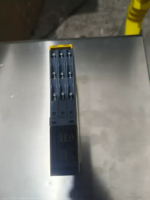 Siemens 3SK1111-1AB30 Industrial Relay — product photo 15 of 17