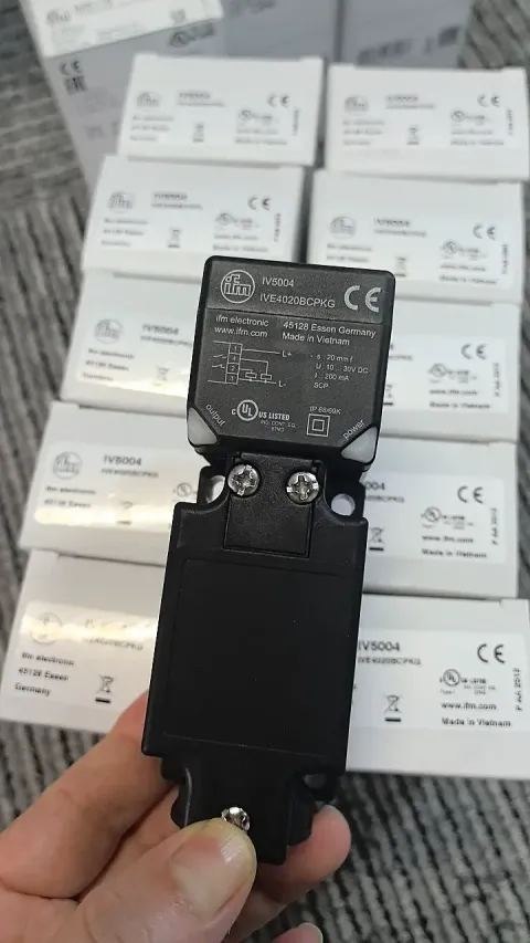 ifm electronic IV5004 / IVE4020BCPKG Industrial Sensor product photo 1