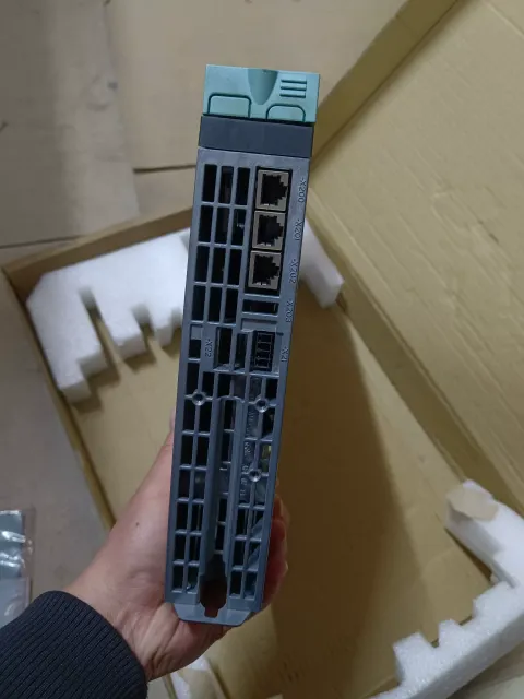 Siemens 6SL3120-1TE15-0AA3 Motor & Drive Component product photo 9