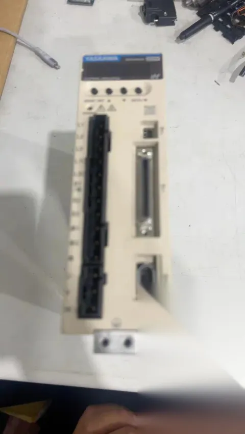 Yaskawa / 安川 SGPMS-2R5AP0A Motor & Drive Component product photo 1