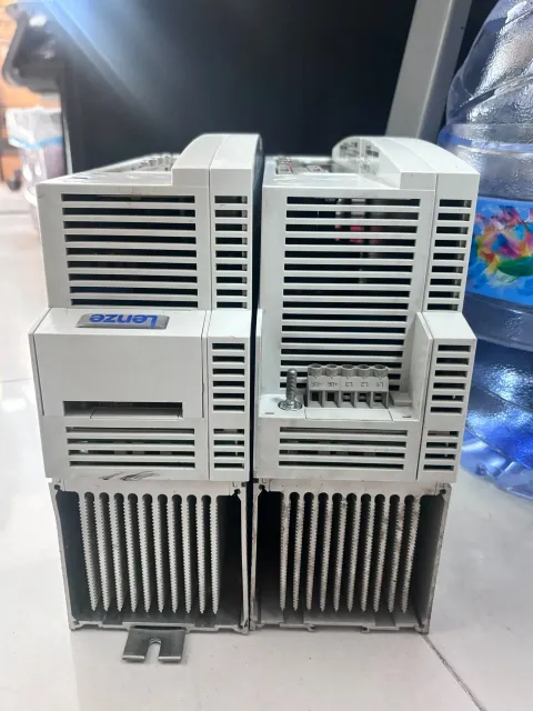Lenze EVS9324-ES Motor & Drive Component — product photo 3 of 5