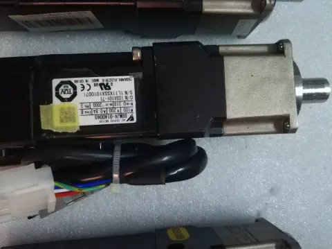 Yaskawa SGMJV-01ADB65 Motor & Drive Component product photo 5