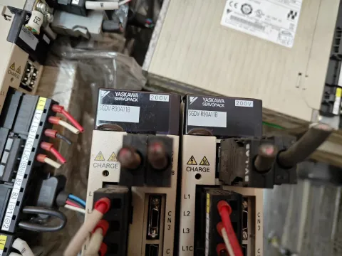 Yaskawa SGDV-R90A11B Motor & Drive Component — product photo 10 of 23