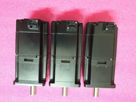 Yaskawa SGMJV-02A3A6C Motor & Drive Component — product photo 25 of 29